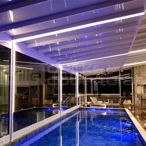 Teto Retrátil Motorizado Com Iluminação de LED na Piscina