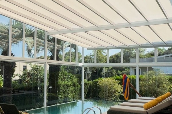 Quanto custa uma cobertura retrátil para piscina?