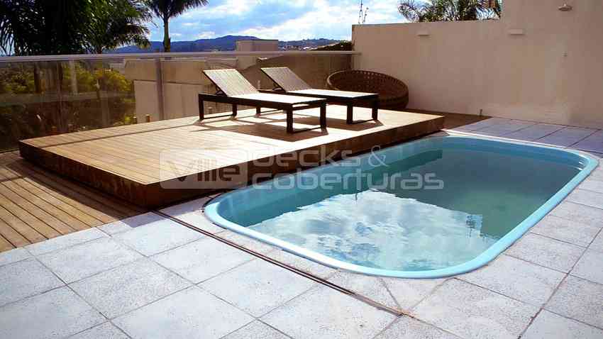 Deck Retrátil de Madeira Para Piscina em Florianópolis - SC