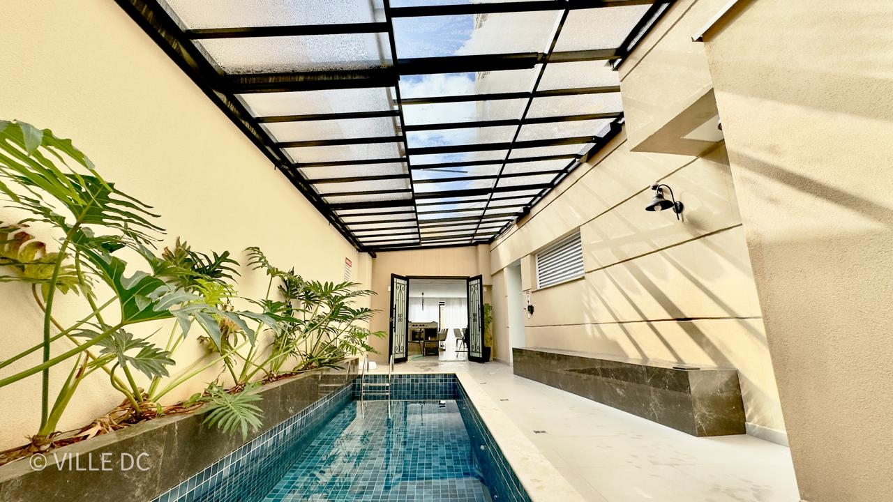 Transforme a Piscina do Seu Condomínio: Coberturas Automatizadas Ville DC para Uso o Ano Todo!