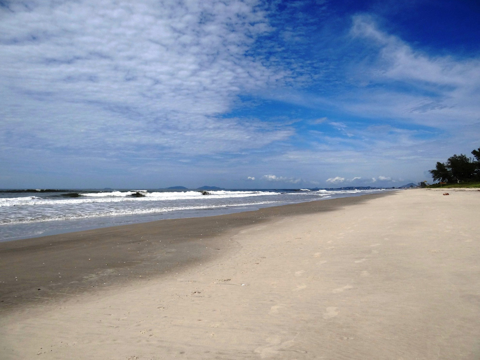 Praia da Barra do Saí / SC