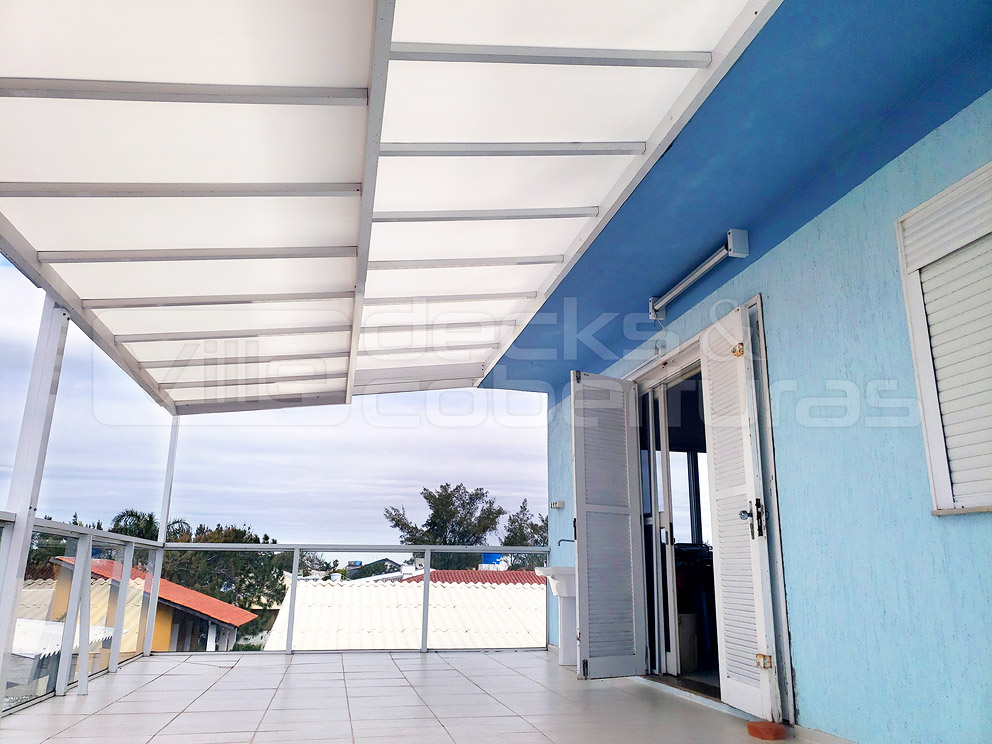 Cobertura Motorizada de Policarbonato Para Casa de Praia em Bofete / SP