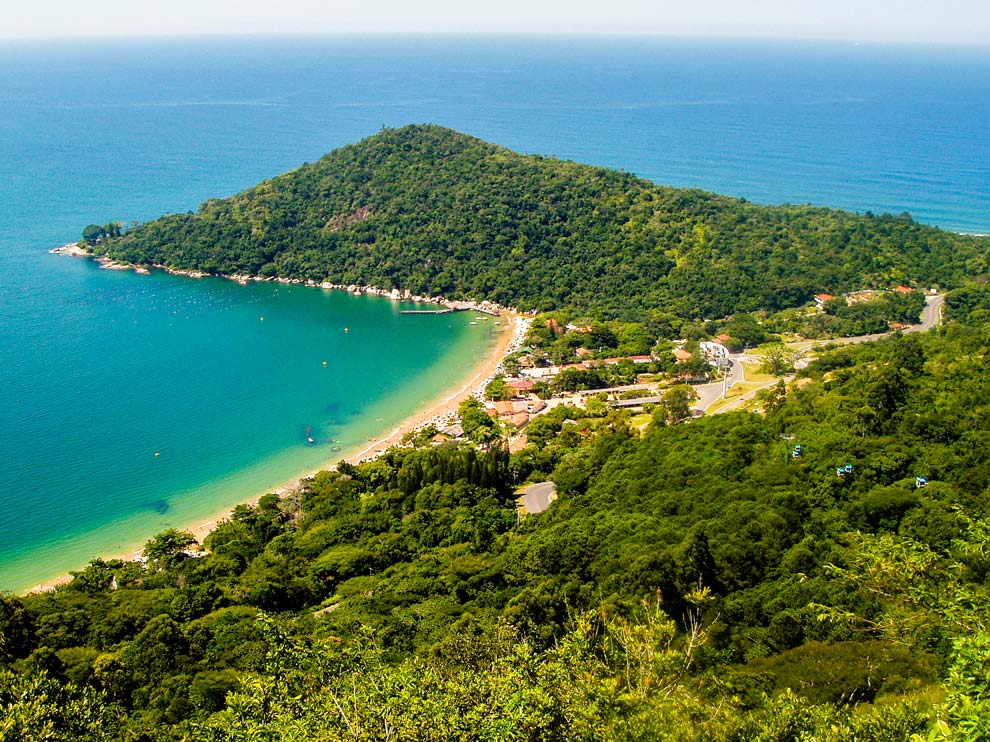 Praia das Laranjeiras / SC