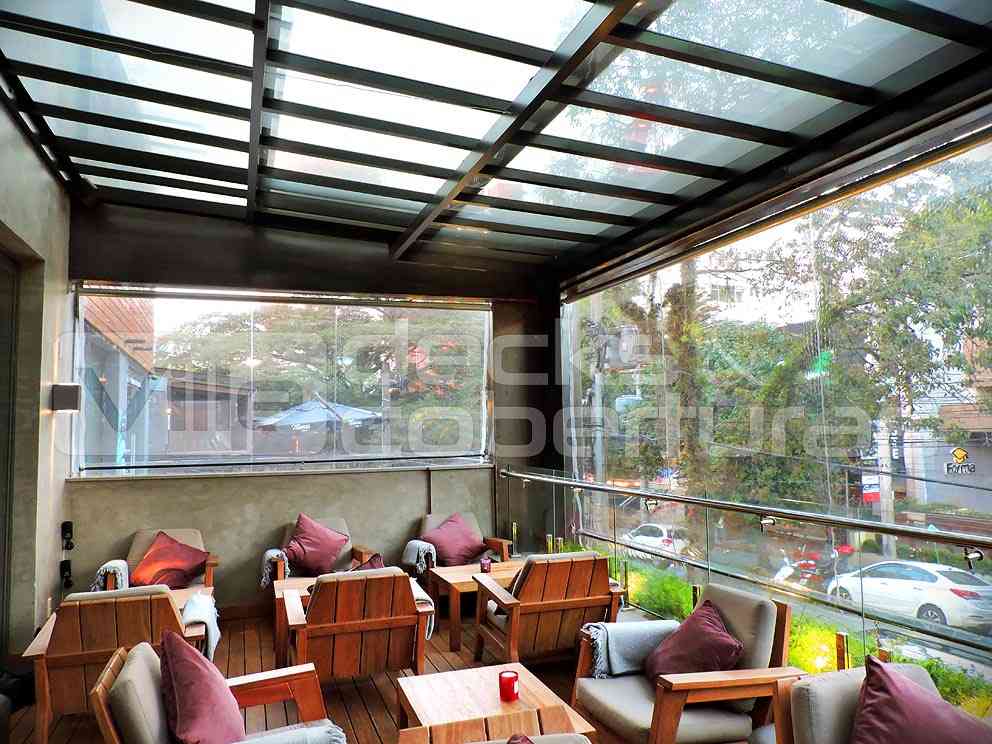 Telhado Retrátil / Teto Abre e Fecha Para Pub e Restaurante em Balneário Camboriú / SC
