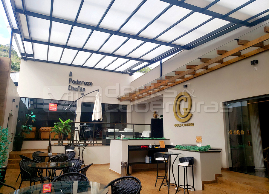 Cobertura Retrátil para Restaurante